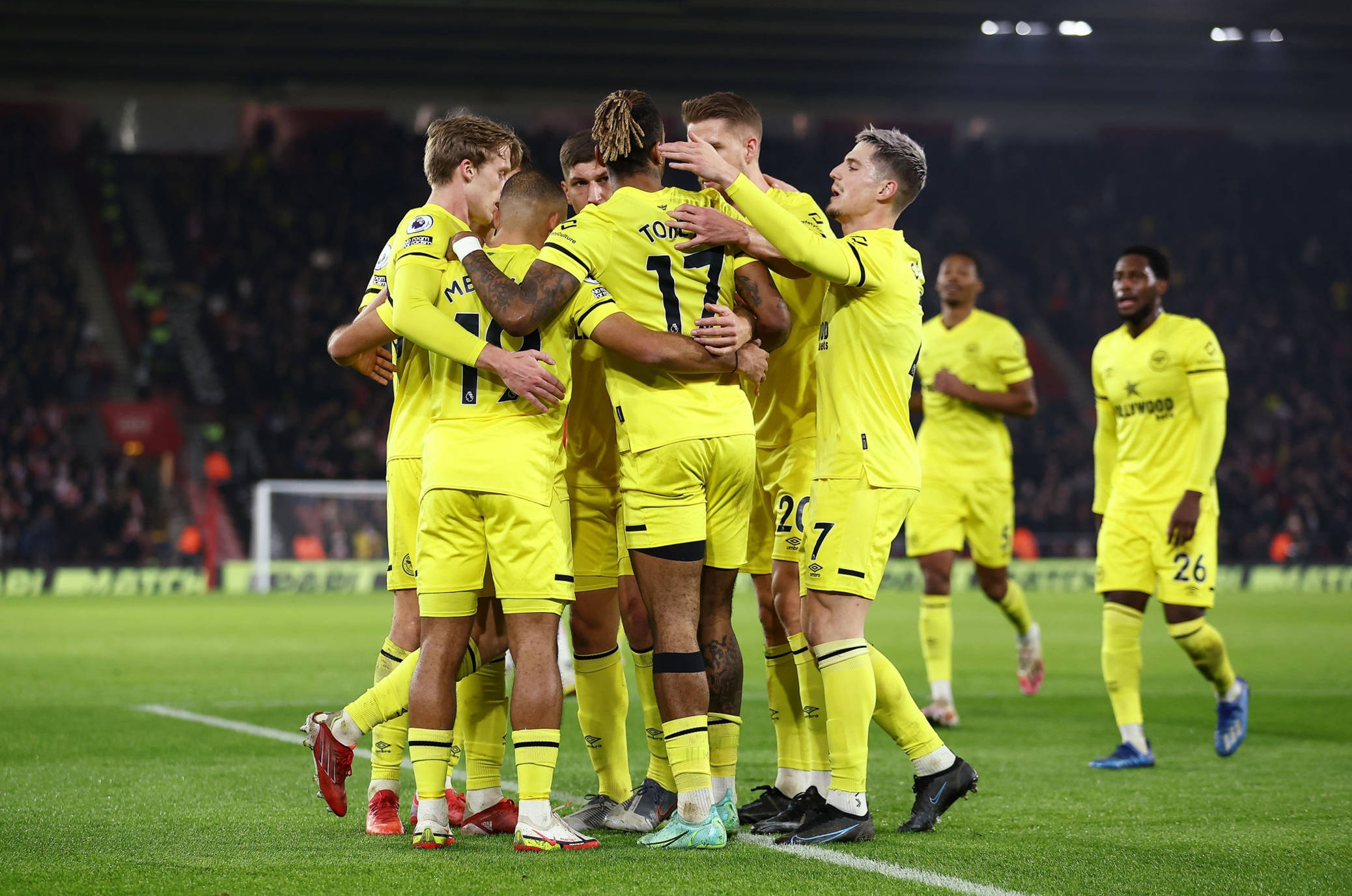 迫使他更多 迫使他更多